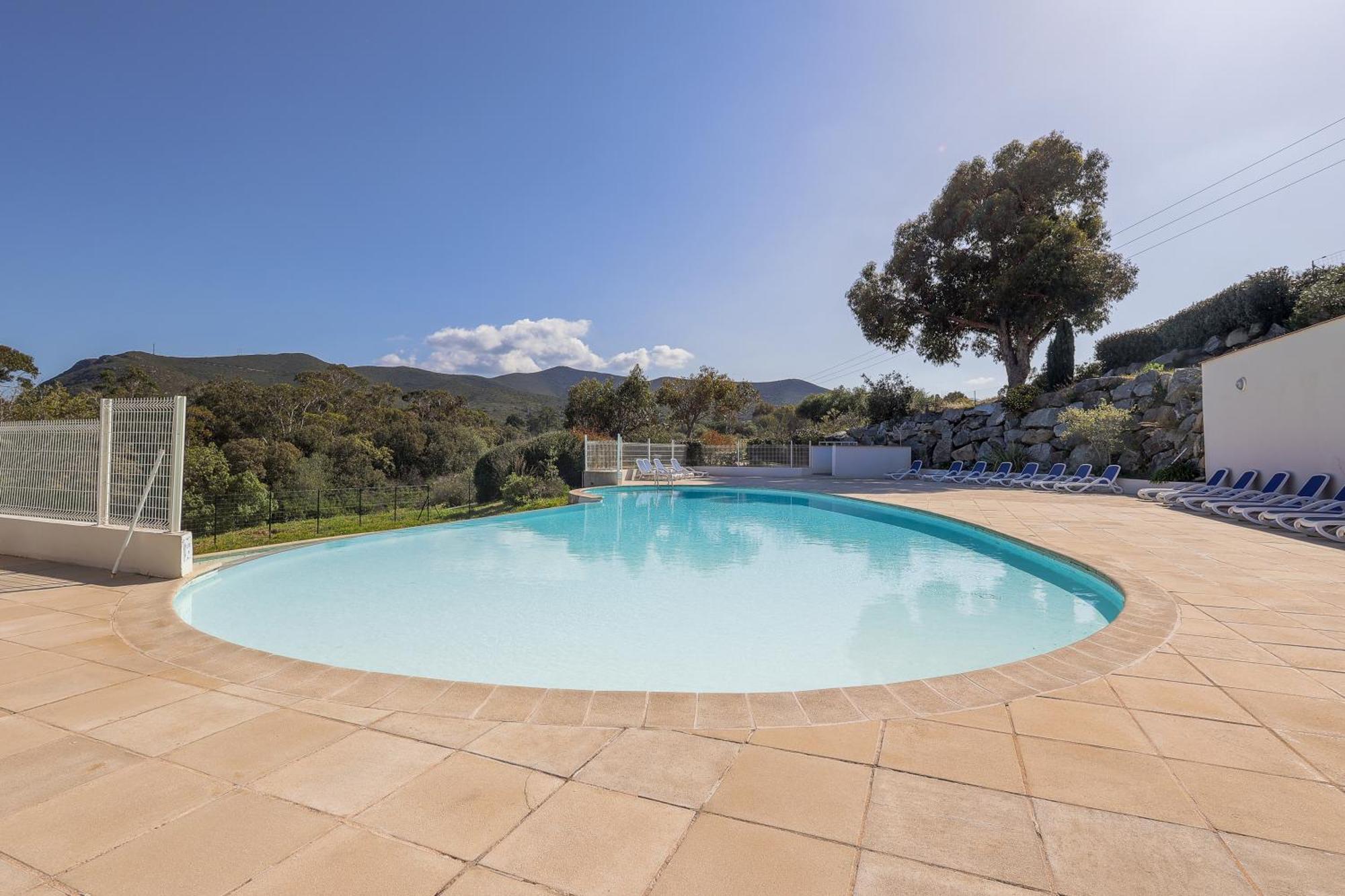 Capra Scorsa - Appt Vue Et Piscine Partagee Apartamento *